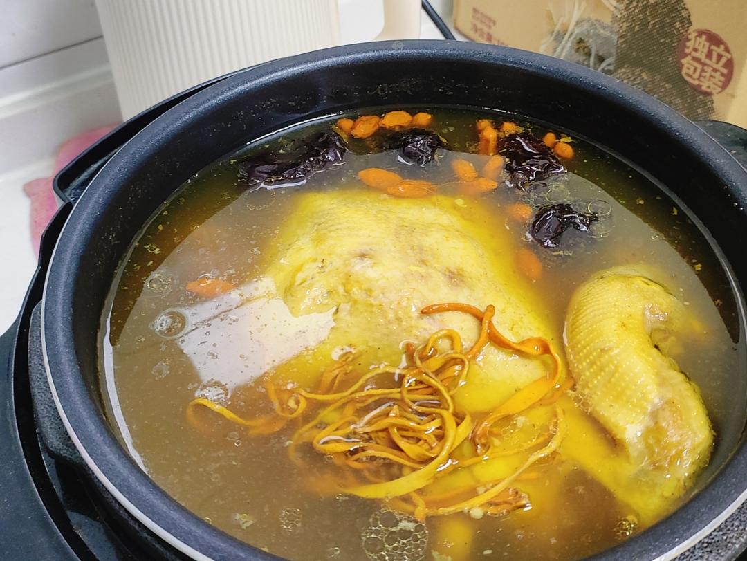 虫草花母鸡汤