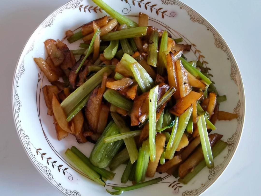 芹菜炒土豆丝