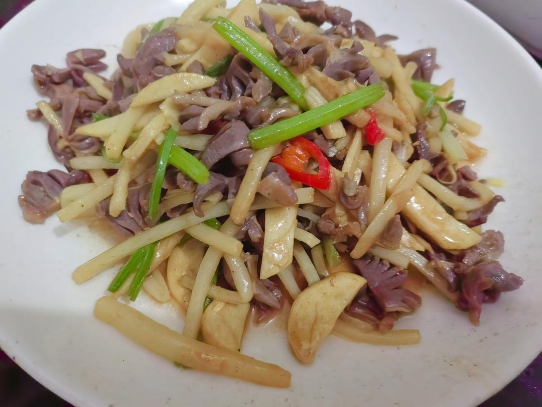 酸笋炒鸭胗
