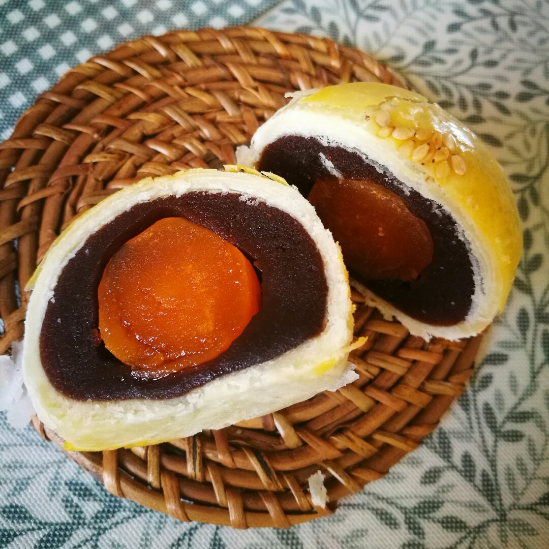 蛋黄酥 Danhuangsu