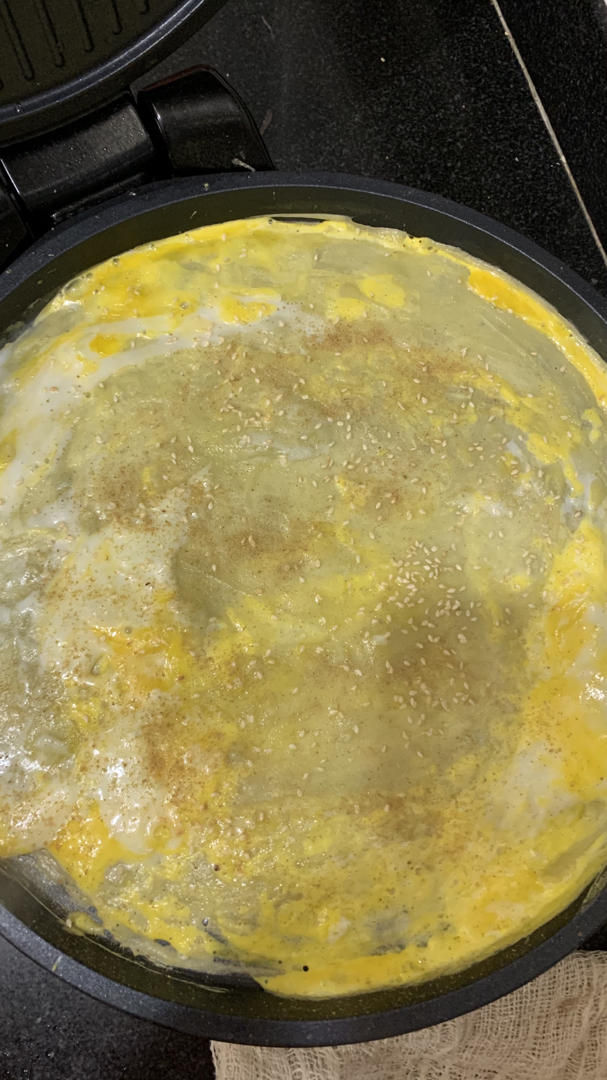煎饼果子~~附面糊、薄脆、酱料做法，软糯香脆，跟买的一样口味，但干净的多的多
