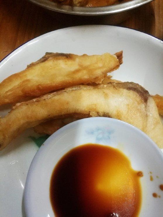 炸鱼片（从不吃鱼的老公和挑嘴娃抢着吃）
