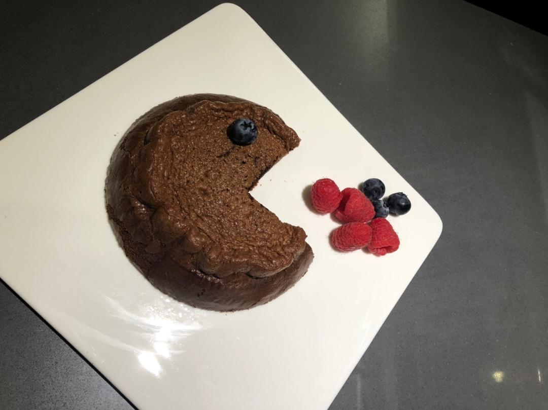 爆浆的巧克力凹蛋糕