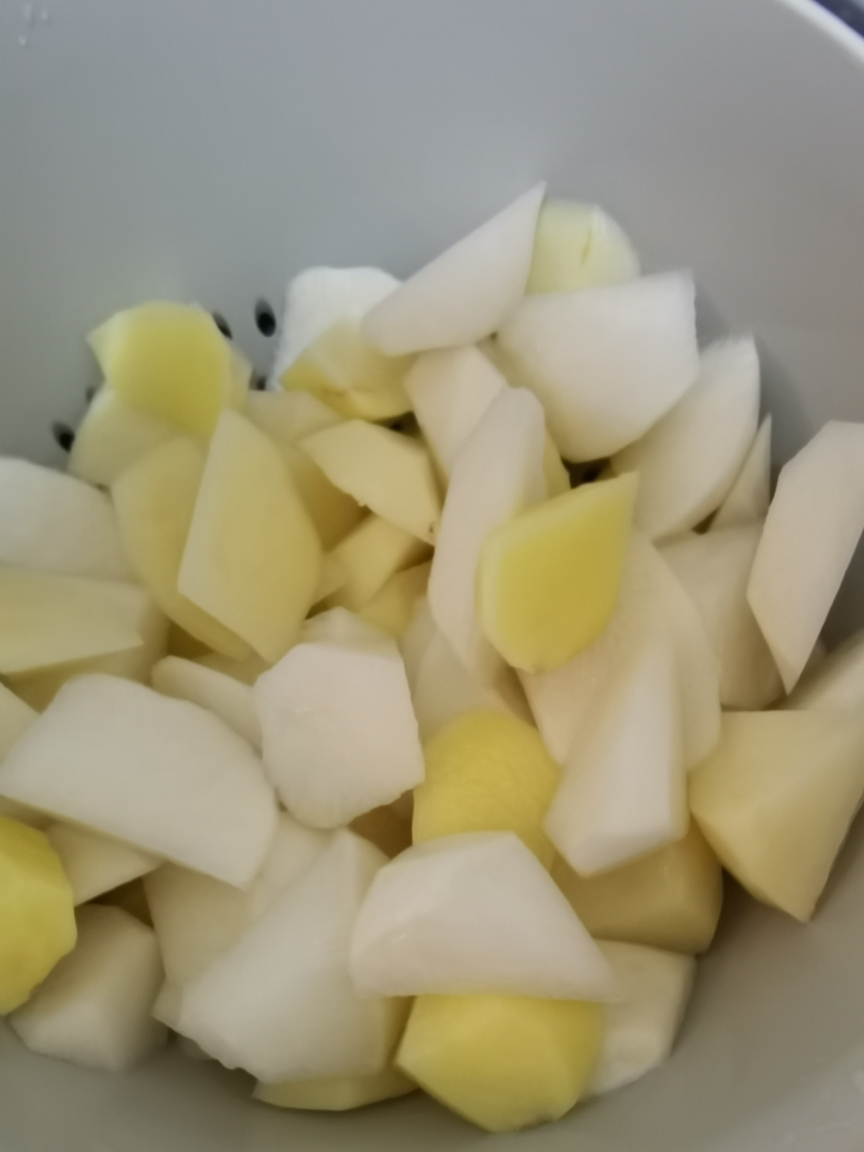 土豆萝卜烧排骨的做法 步骤5