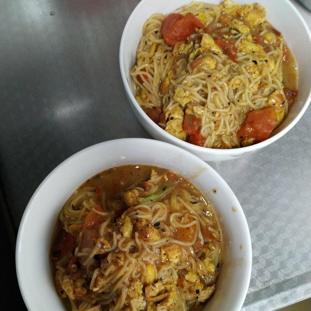 西红柿鸡蛋金针菇烩面，好吃到被室友分光