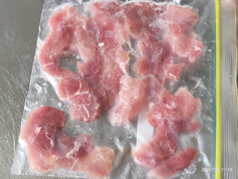 快速解冻猪肉鱼肉虾仁...的方法的做法 步骤5