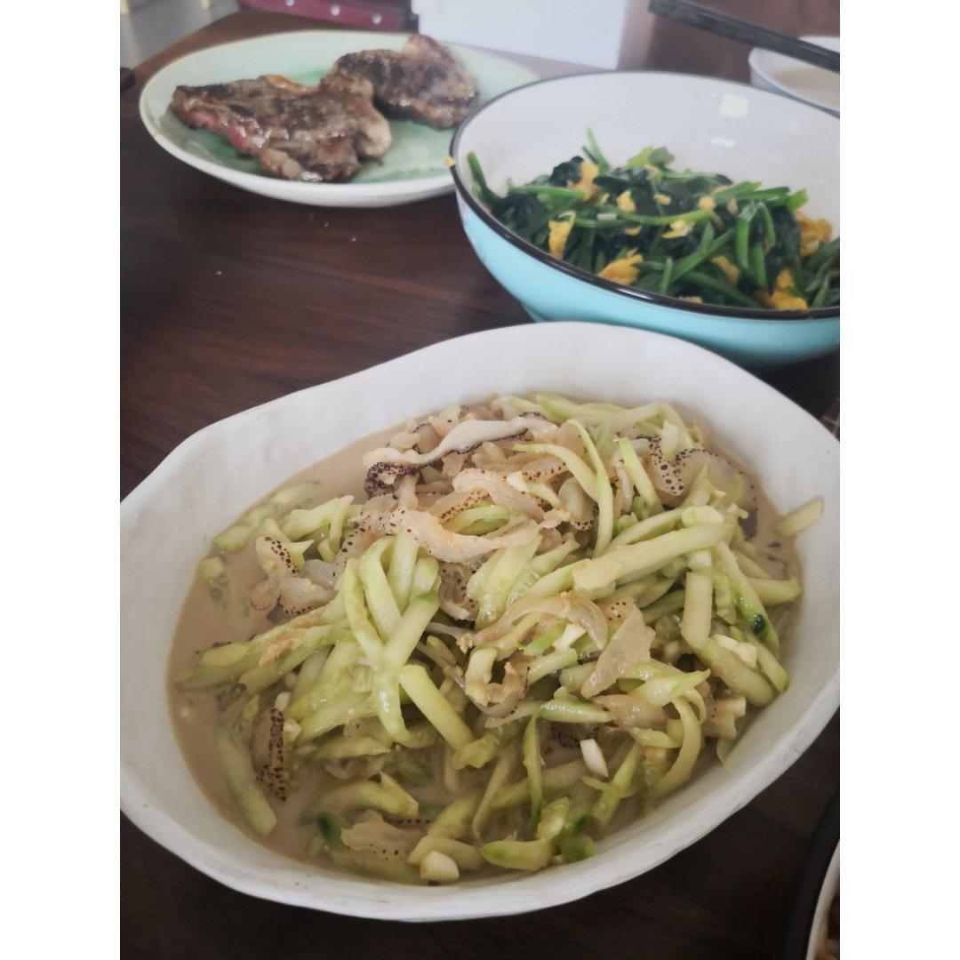 凉拌海蜇黄瓜丝