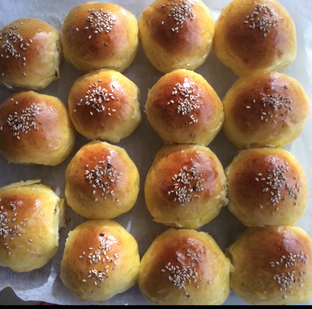 大人小孩都爱不释口的【蜂蜜牛奶小餐包】