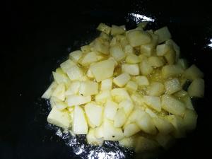 四季豆烧土豆的做法 步骤3