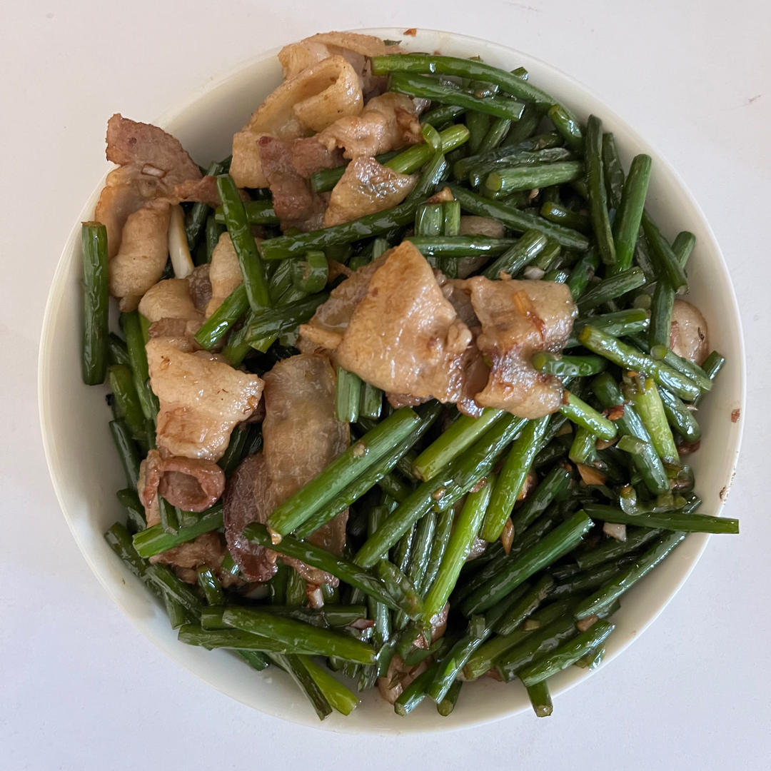 厨师长教你：“蒜苔炒五花肉”的做法，家常味十足，简单又下饭