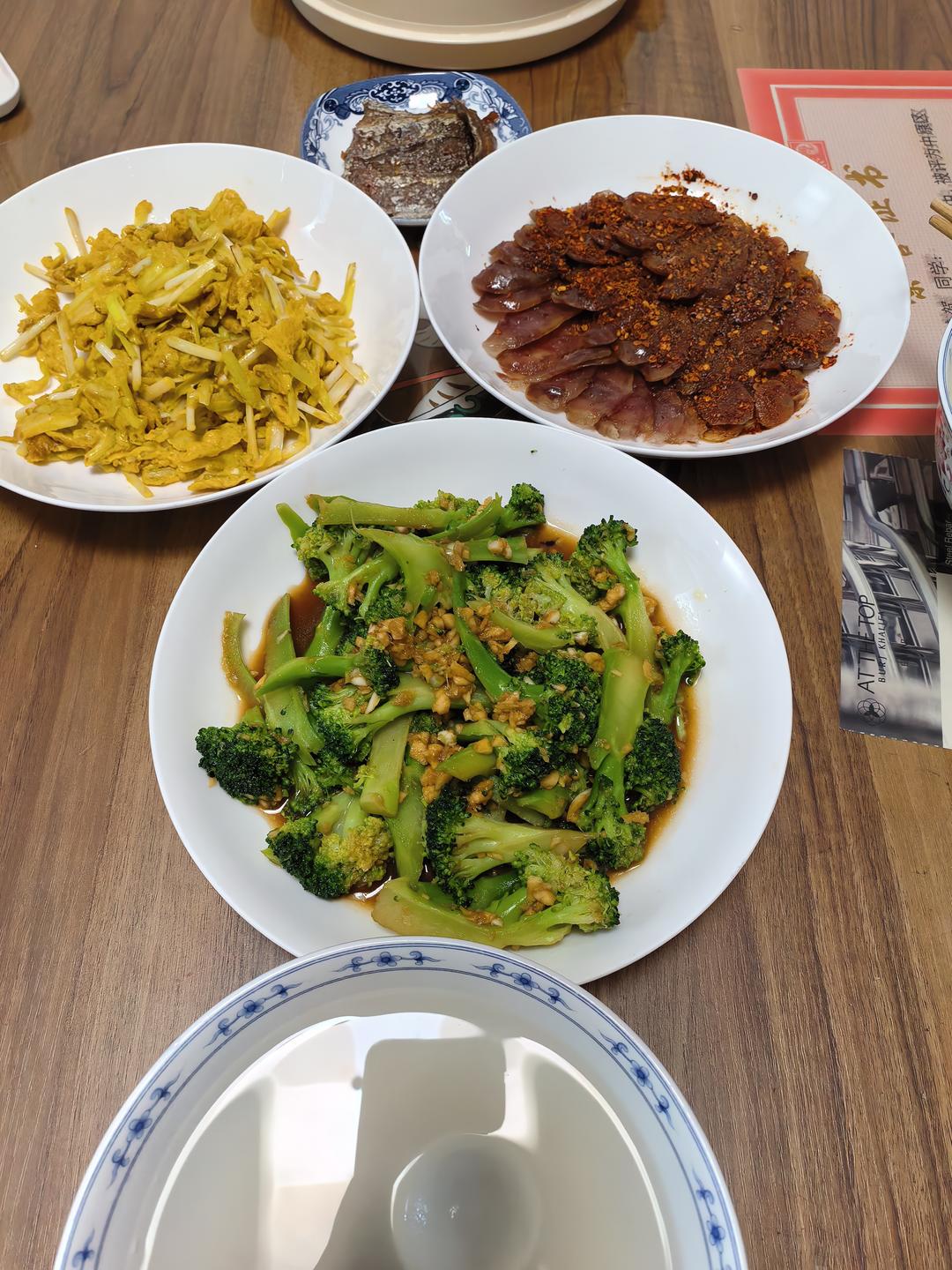 好吃到爆的耗油蒜蓉西兰花(从不修图，喜欢请关注)