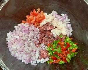 新疆羊肉西红柿辣子馅烤包子的做法 步骤8
