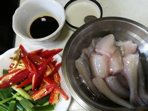 丝丁鱼酱油水的做法 步骤1