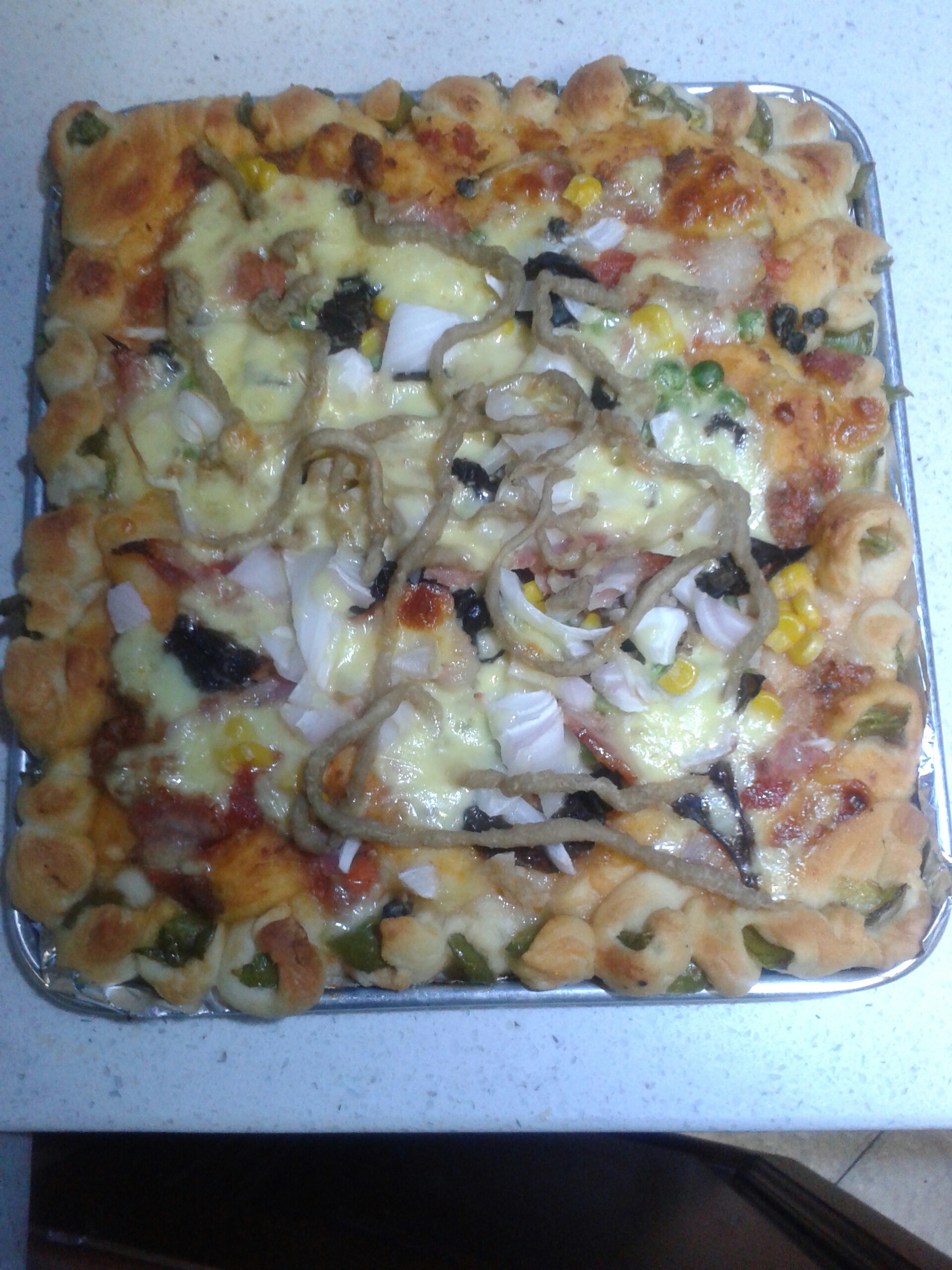 花边香肠熏肉披萨