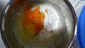 红萝卜鸡蛋饼的做法 步骤2