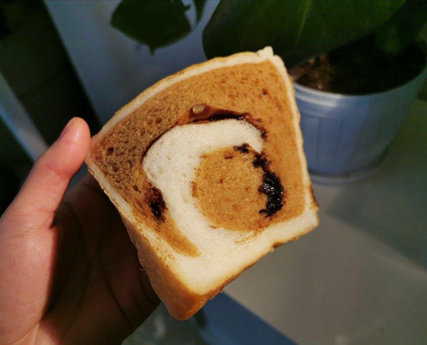 雙色牛奶核桃吐司