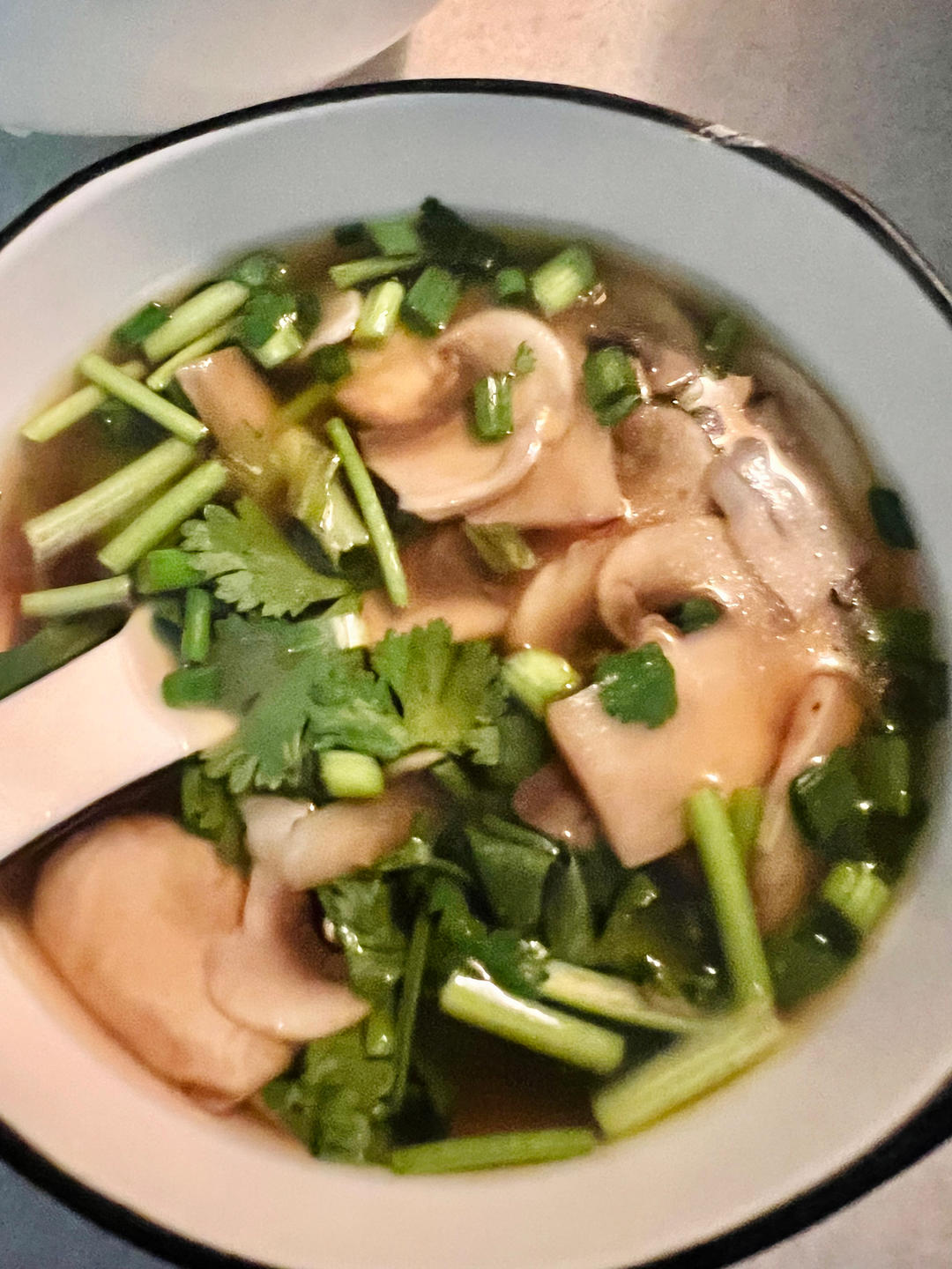 明明是素汤 却鲜得像鸡汤一样的「口蘑汤」