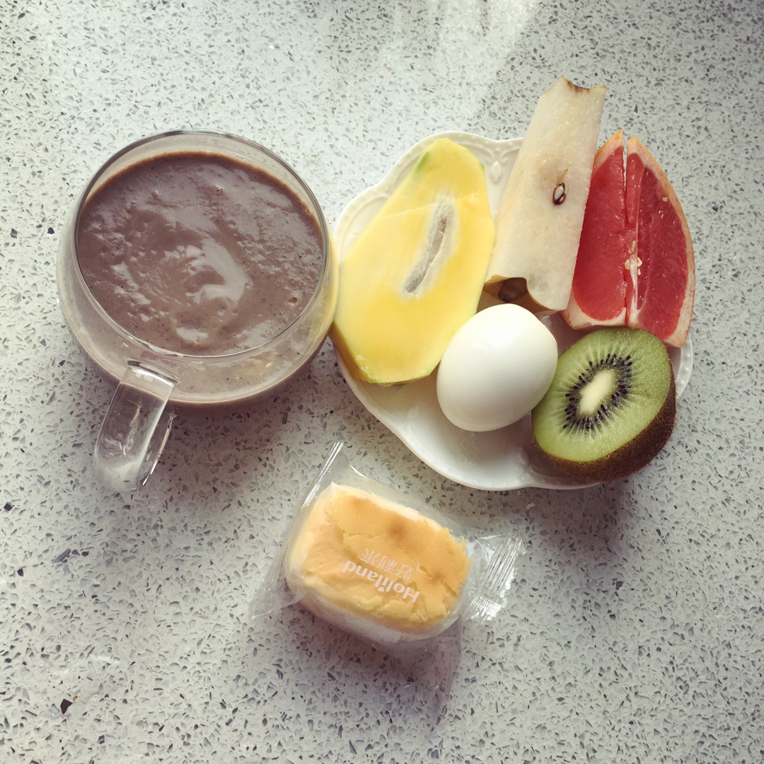 不急不躁吃早餐