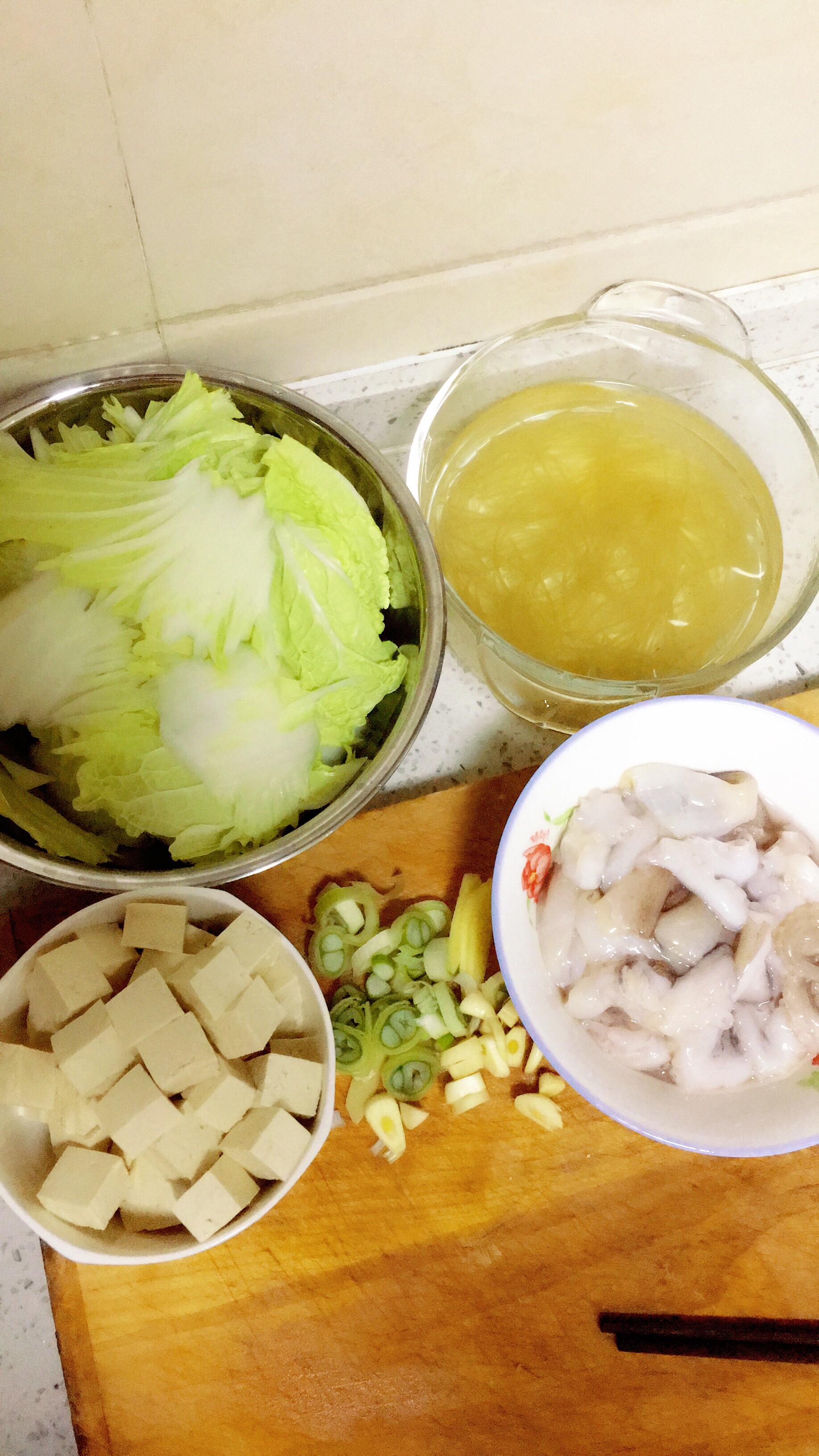八带炖白菜豆腐(胶东特色菜）的做法 步骤1