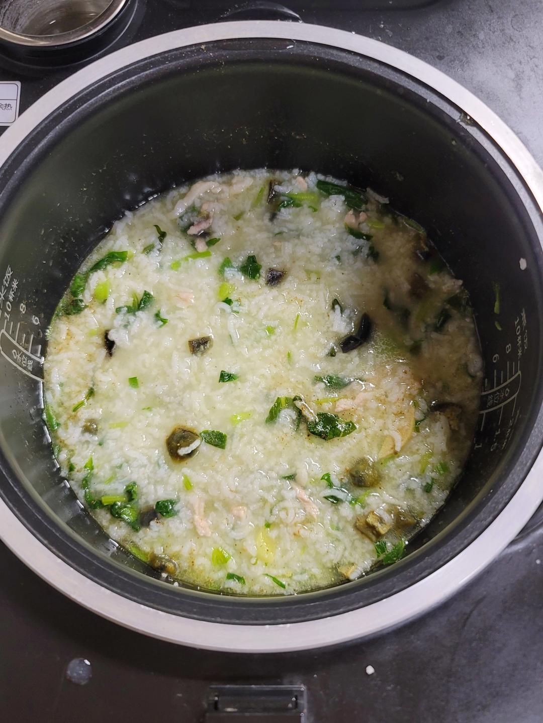 妈妈👩教我做的皮蛋瘦肉粥🥣简单快捷美味😋