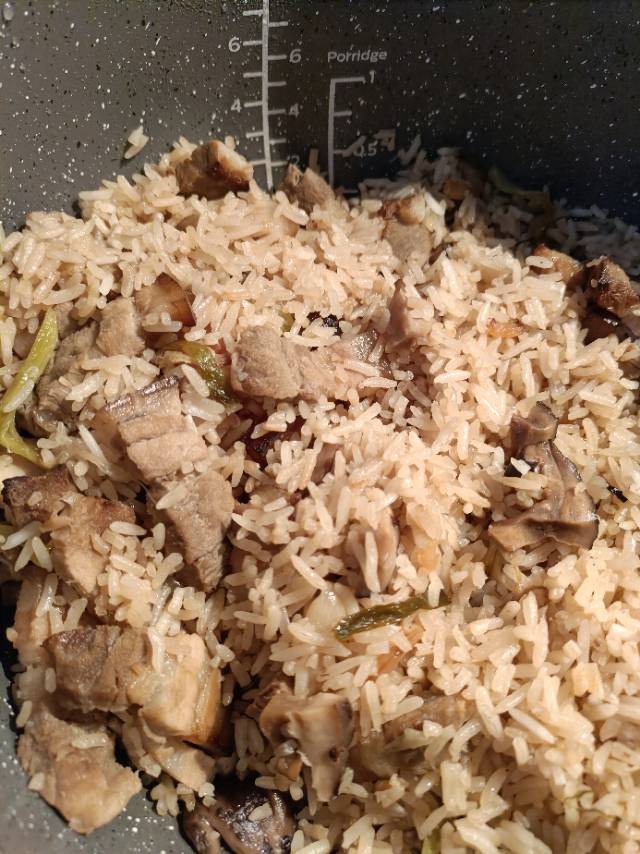 五花肉土豆焖饭￨爆好吃