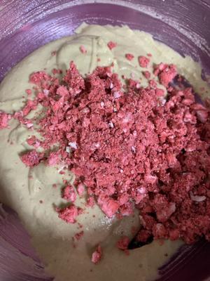草莓冻干香蕉小米蒸蛋糕（中筋面粉）的做法 步骤2
