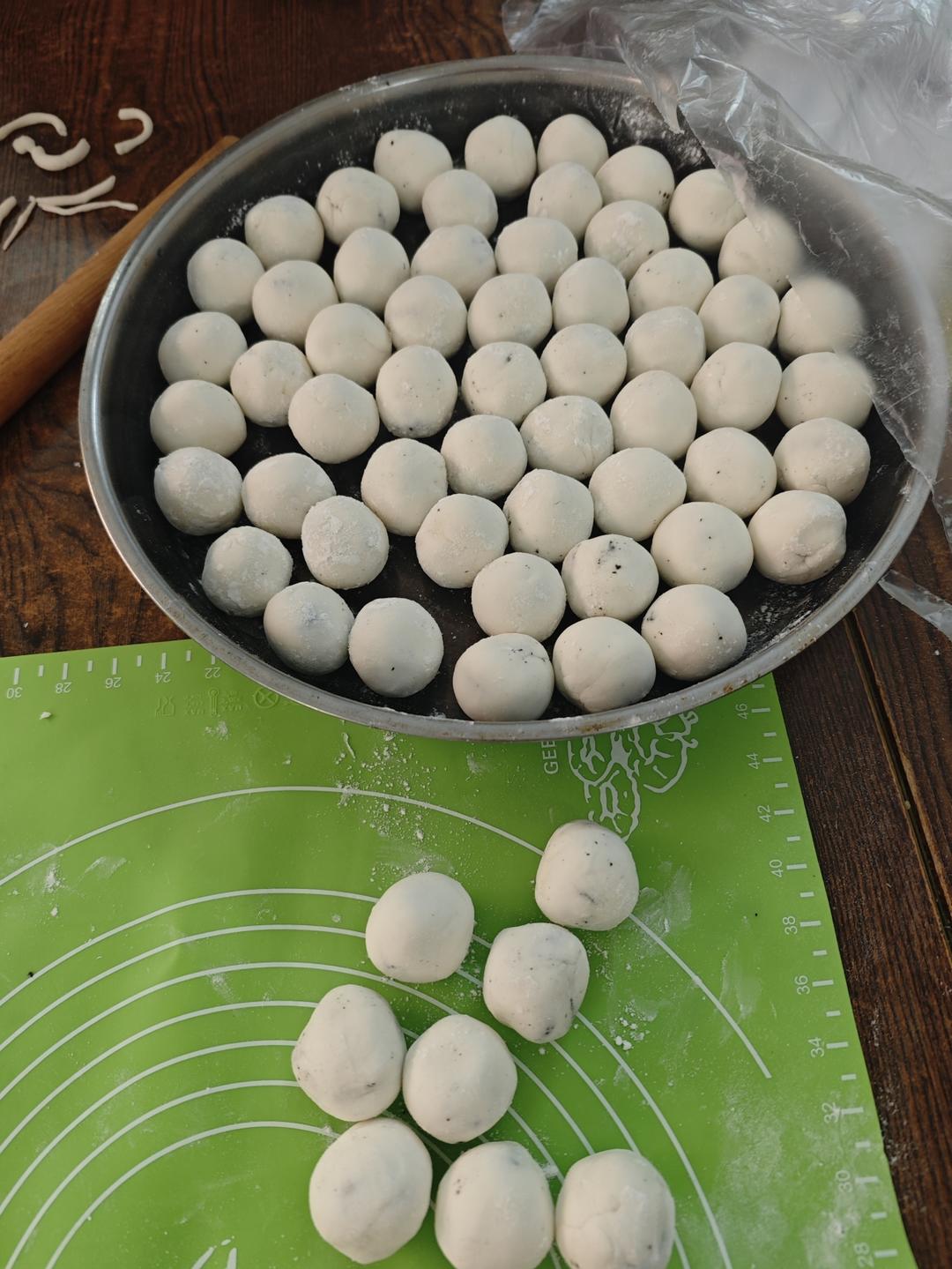 花生黑芝麻汤圆