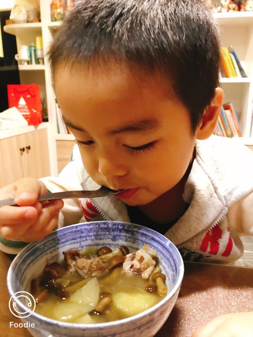 香浓滑子菇炖三黄鸡