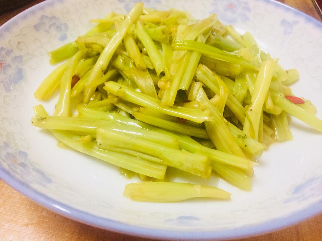 酸辣开胃的通菜梗的做法
