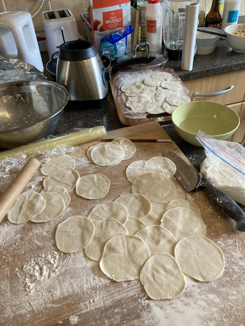 做饭的小日子做的手工揉面三分钟,又韧又薄又好包的饺子皮