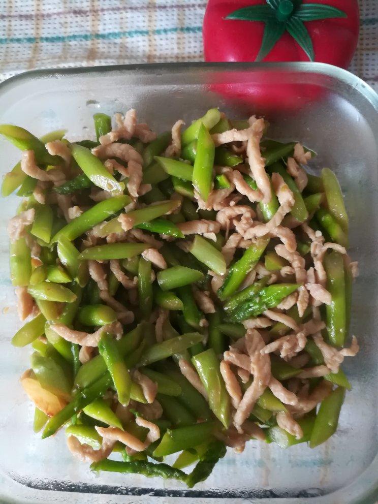 清爽下饭菜：芦笋炒肉丝