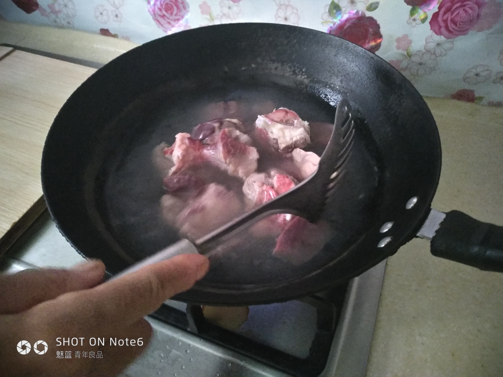 牛大力土茯苓猪骨汤的做法 步骤6