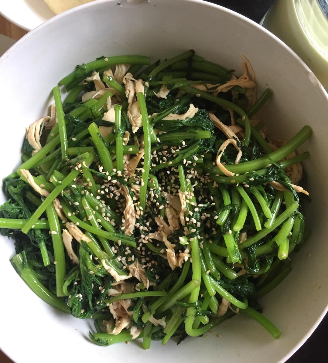 茼蒿拌鸡丝
