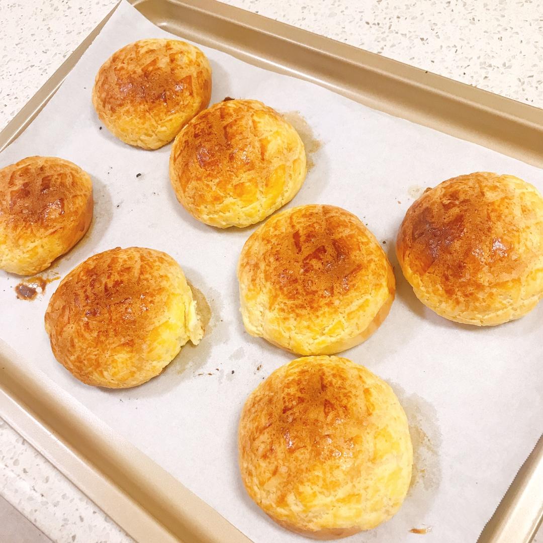 好吃到炸裂的港式菠萝包（附带制作酥皮的小视频）