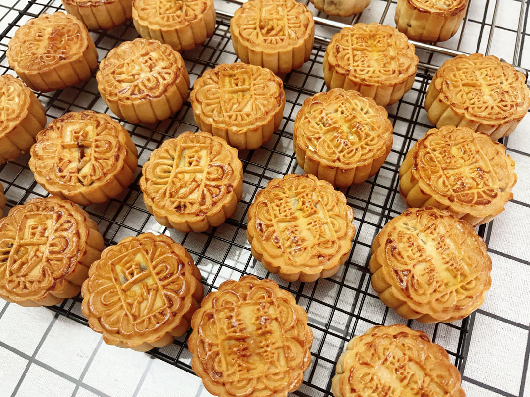 广式月饼—蛋黄莲蓉月饼