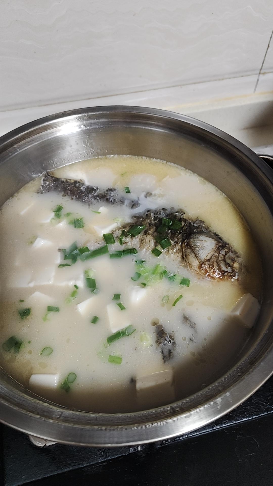 奶白鲫鱼豆腐汤|一条鱼最后的温柔