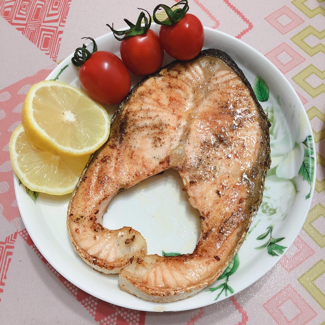 黄油煎三文鱼