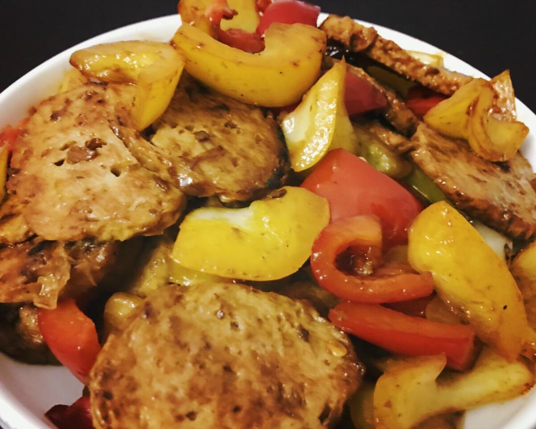 彩椒炒肉饼的做法