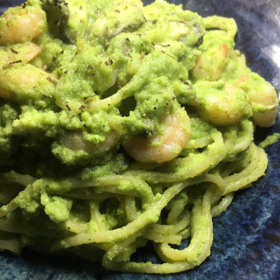 奶香浓郁的西兰花虾仁意面！