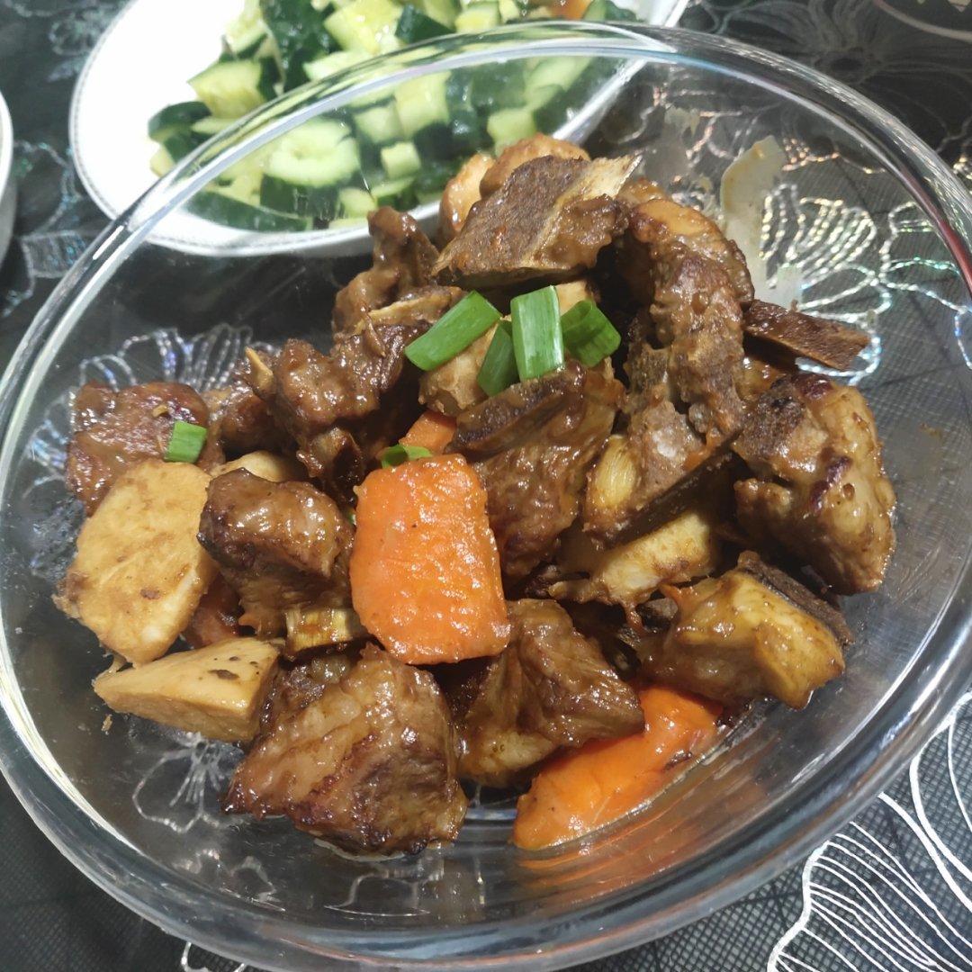 土豆烧排骨