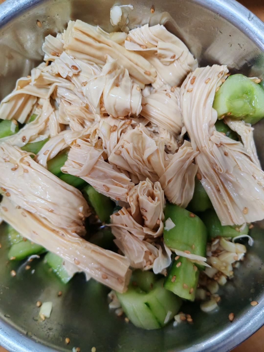 开胃菜：凉拌腐竹(附上灵魂拌汁)