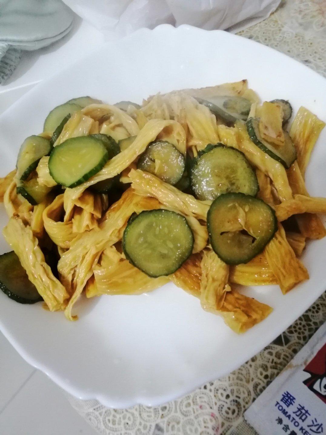 黄瓜炒腐竹