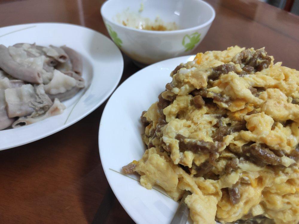 滑蛋牛肉（碟头）盖浇饭（丼）