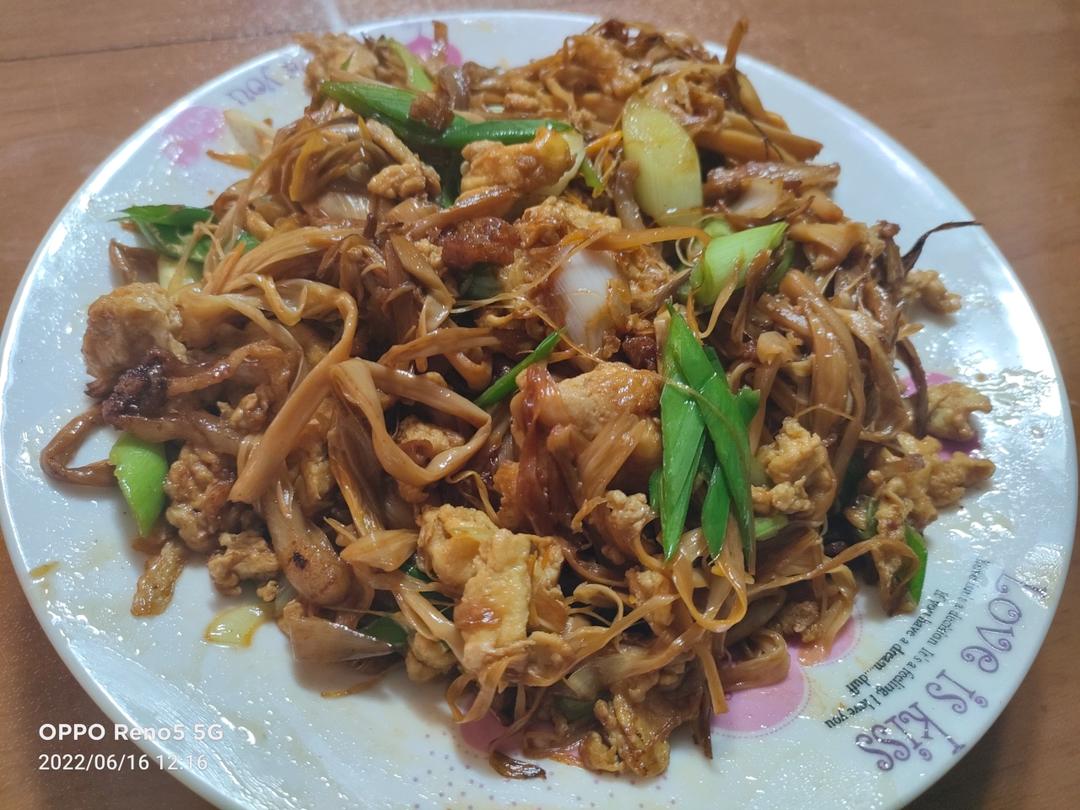 黄花菜炒肉丝