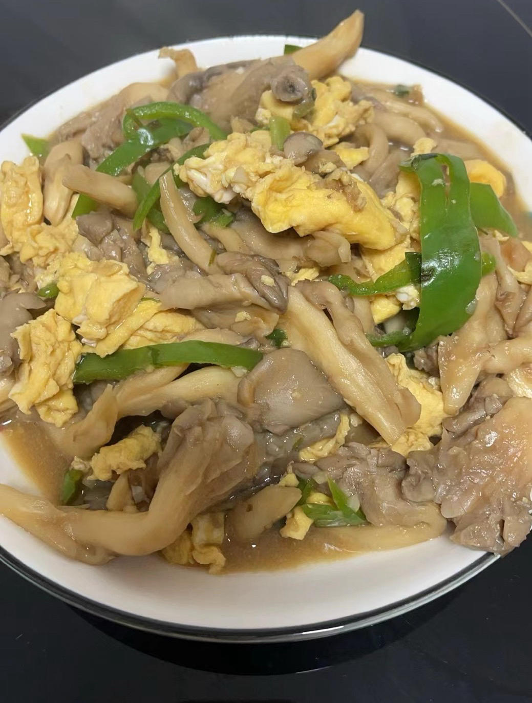 平菇青椒炒鸡蛋 好吃又营养的超快手家常菜