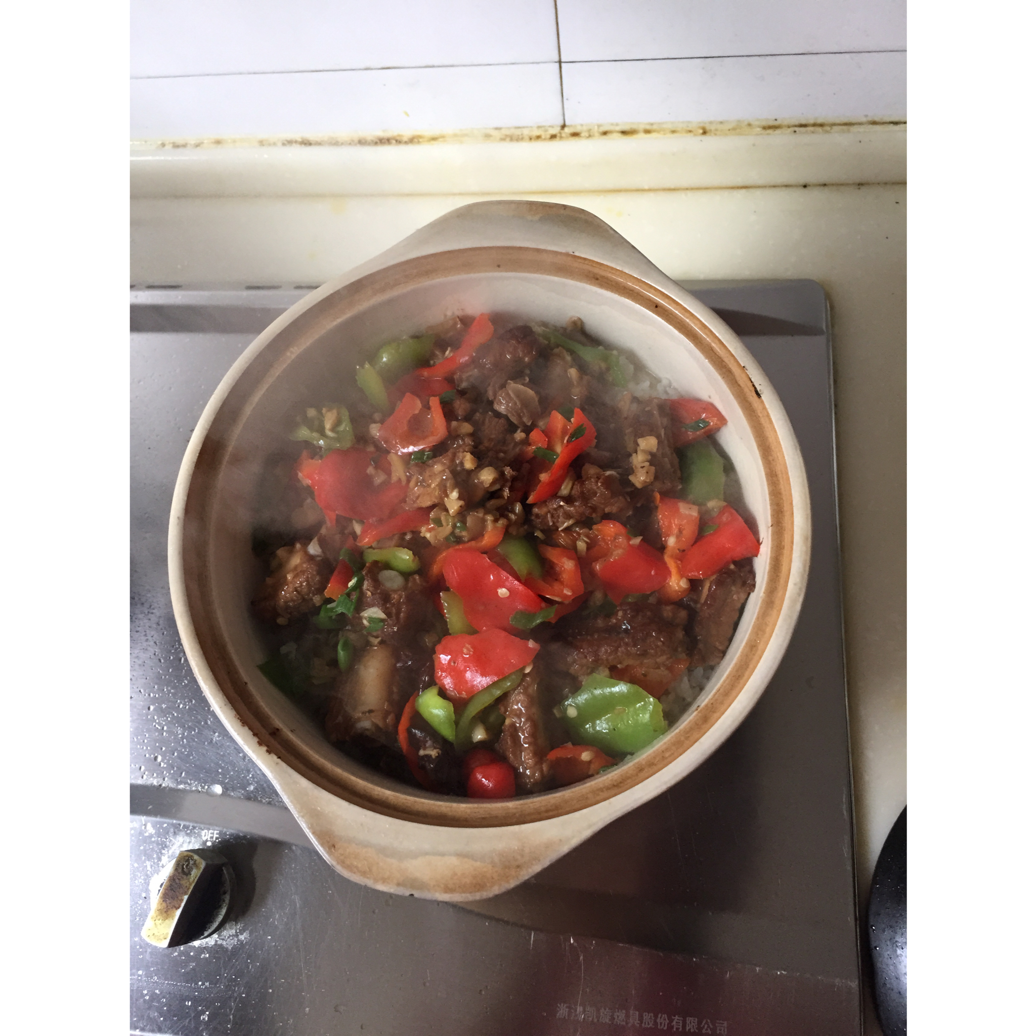 香辣排骨煲仔饭