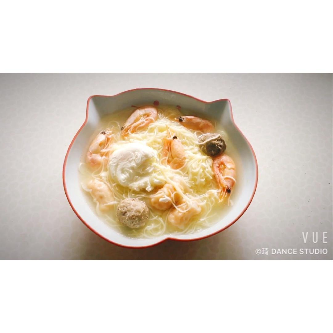 广式竹升面汤（肉骨鲜虾汤）