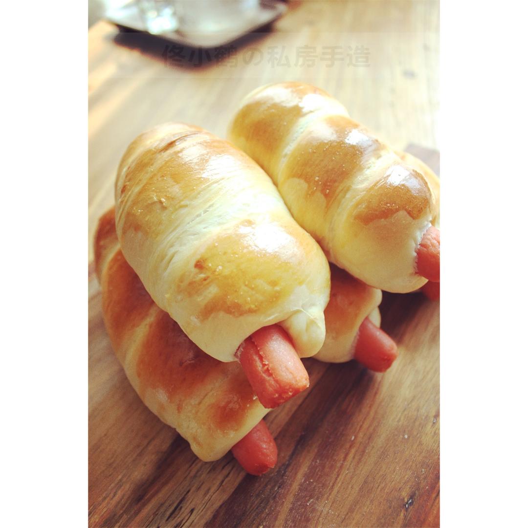 佟小鹤做的热狗面包卷