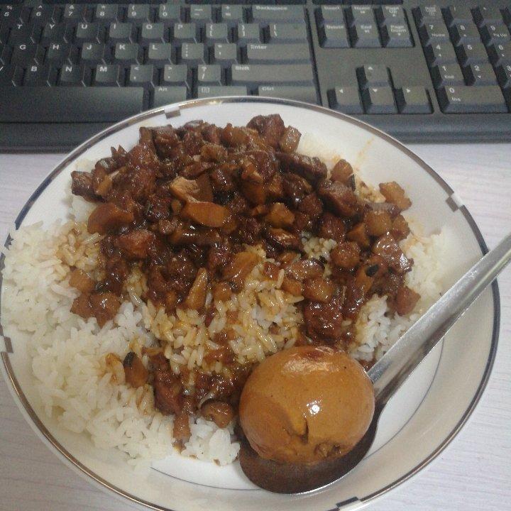 洋葱酥卤肉饭