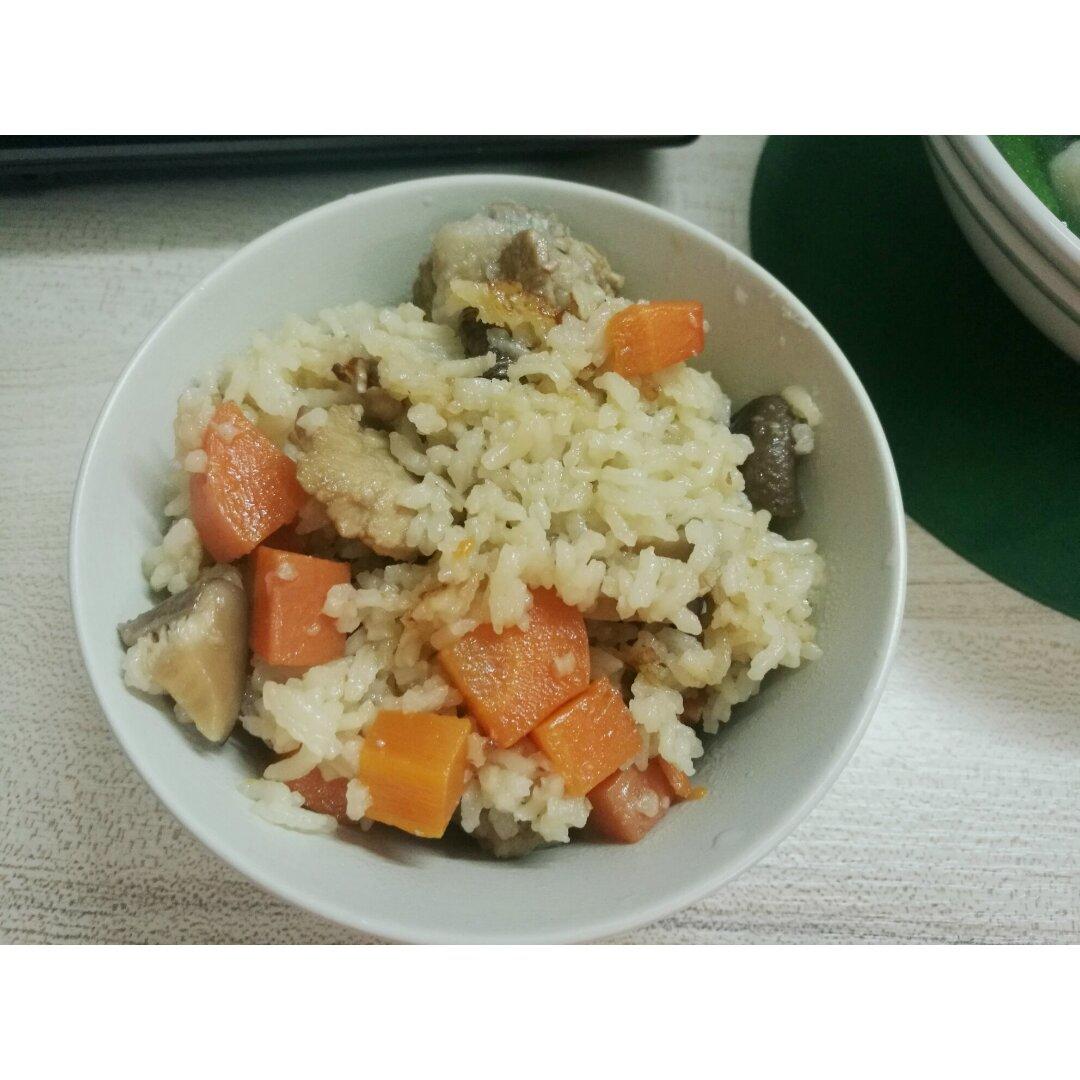 喷香排骨焖饭（爆好吃）